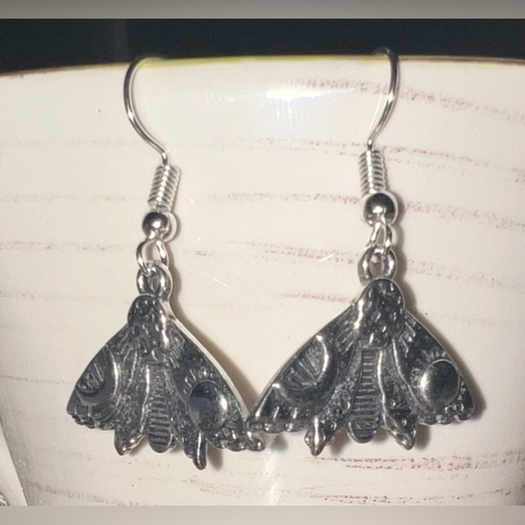 $2 MOTH EARRINGS. STAINLESS STEEL HOOKS. NEW.$2 WITH ANY $10 ORDER OR MORE - Picture 3 of 16